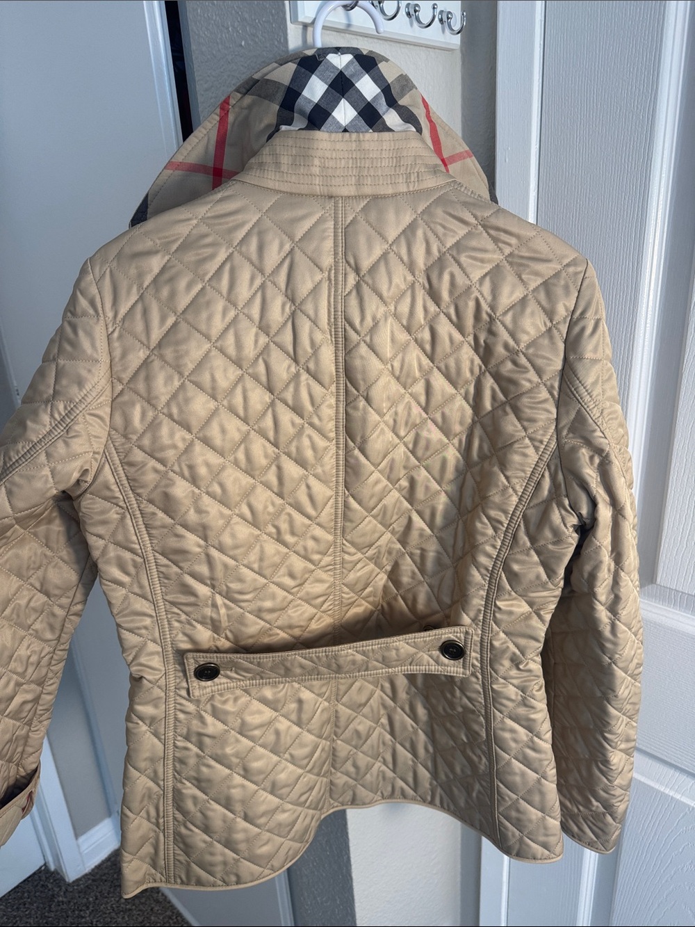 Burberry Quilted Beige Utility Jacket with Signature Check Lining- Size M - Picture 12 of 16